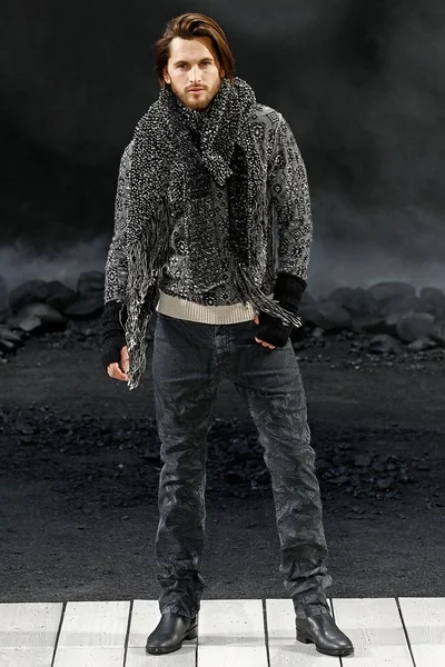 Look 27